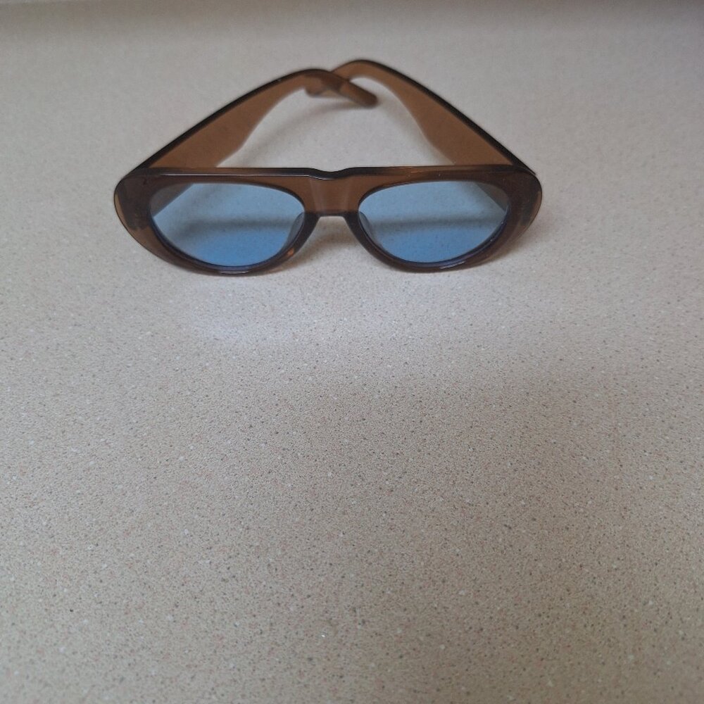 FASHION SUN GLASSES.NEW.